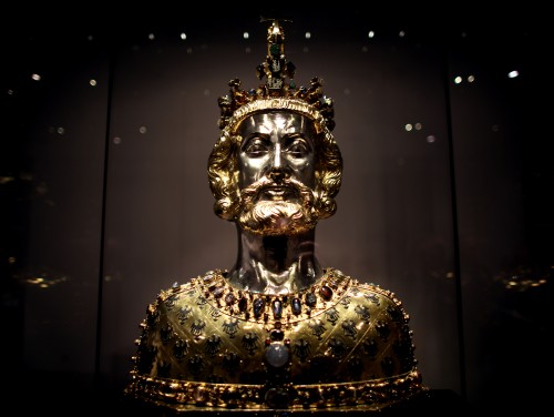 Charlemagne was indeed large for its age: 1.84 meters.