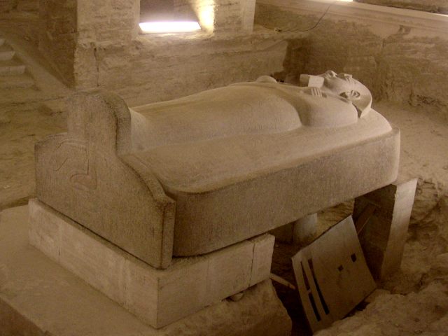Archaeologists discover 2 ancient tombs in Minya, Egypt